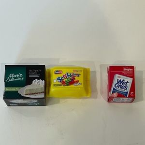 Mini brand and shop kins inside.